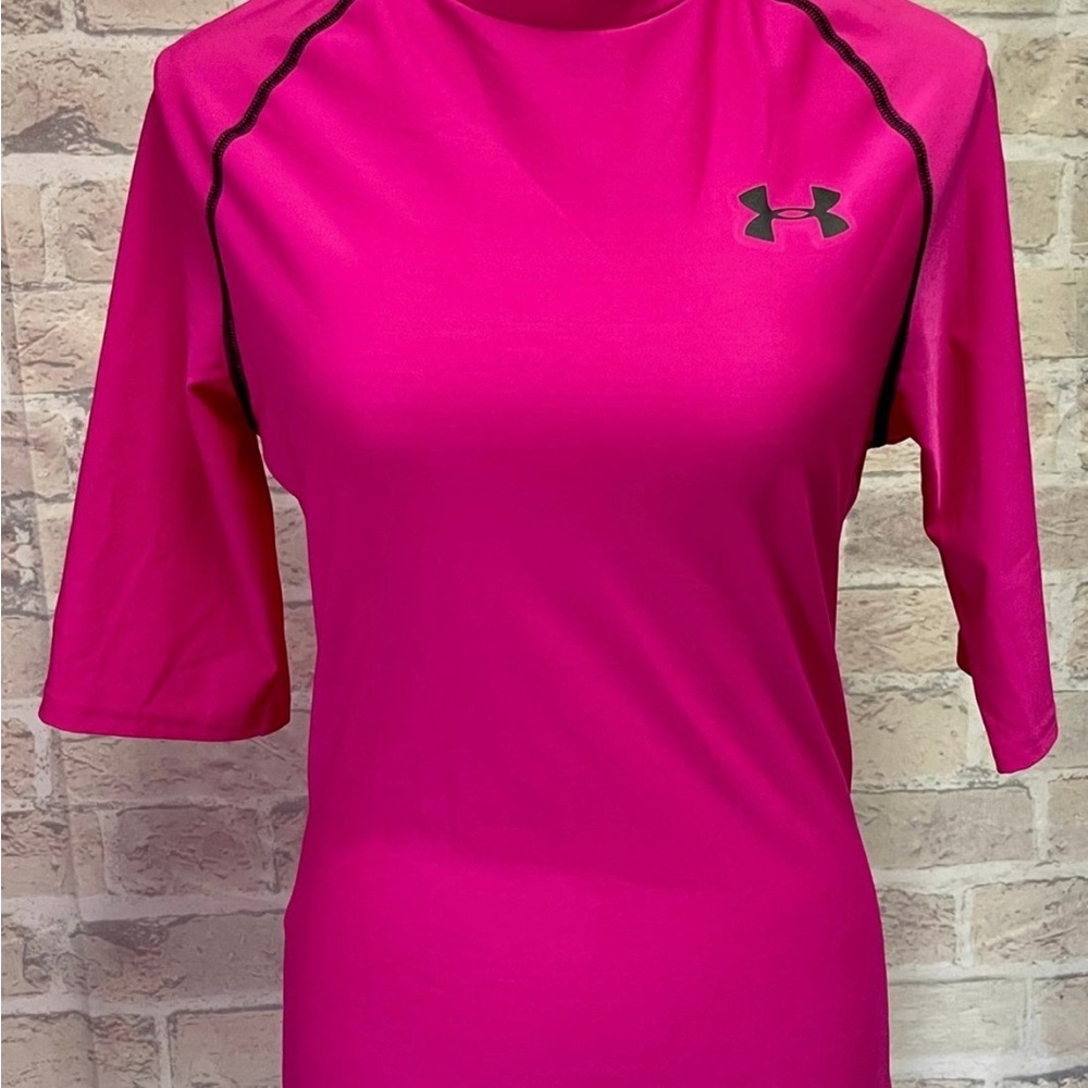 Ladies Under ArmorHeat Breast Cancer ribbon on side
